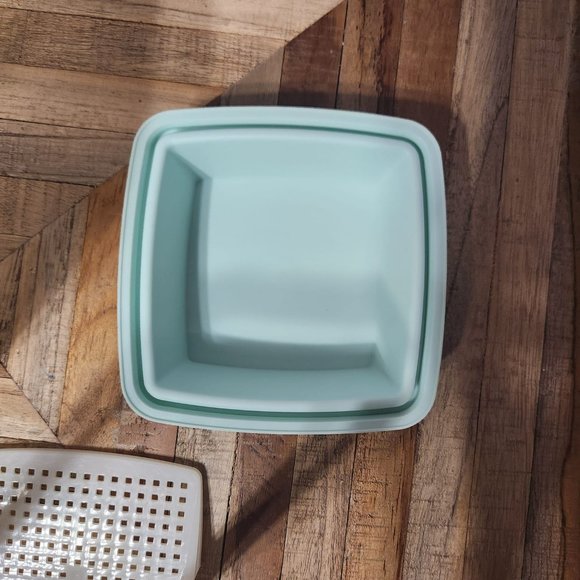 Tupperware 8 1/2 " tall Pick-A-Deli Pickle Keeper Aqua Mint Lid Insert 3 pc - Picture 2 of 7